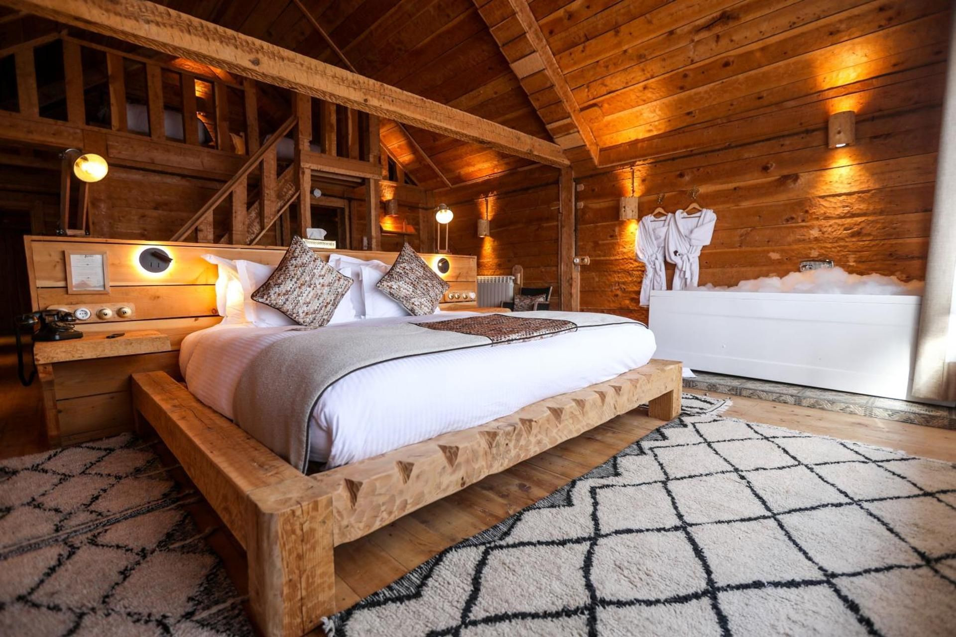 Suite with Mountain View