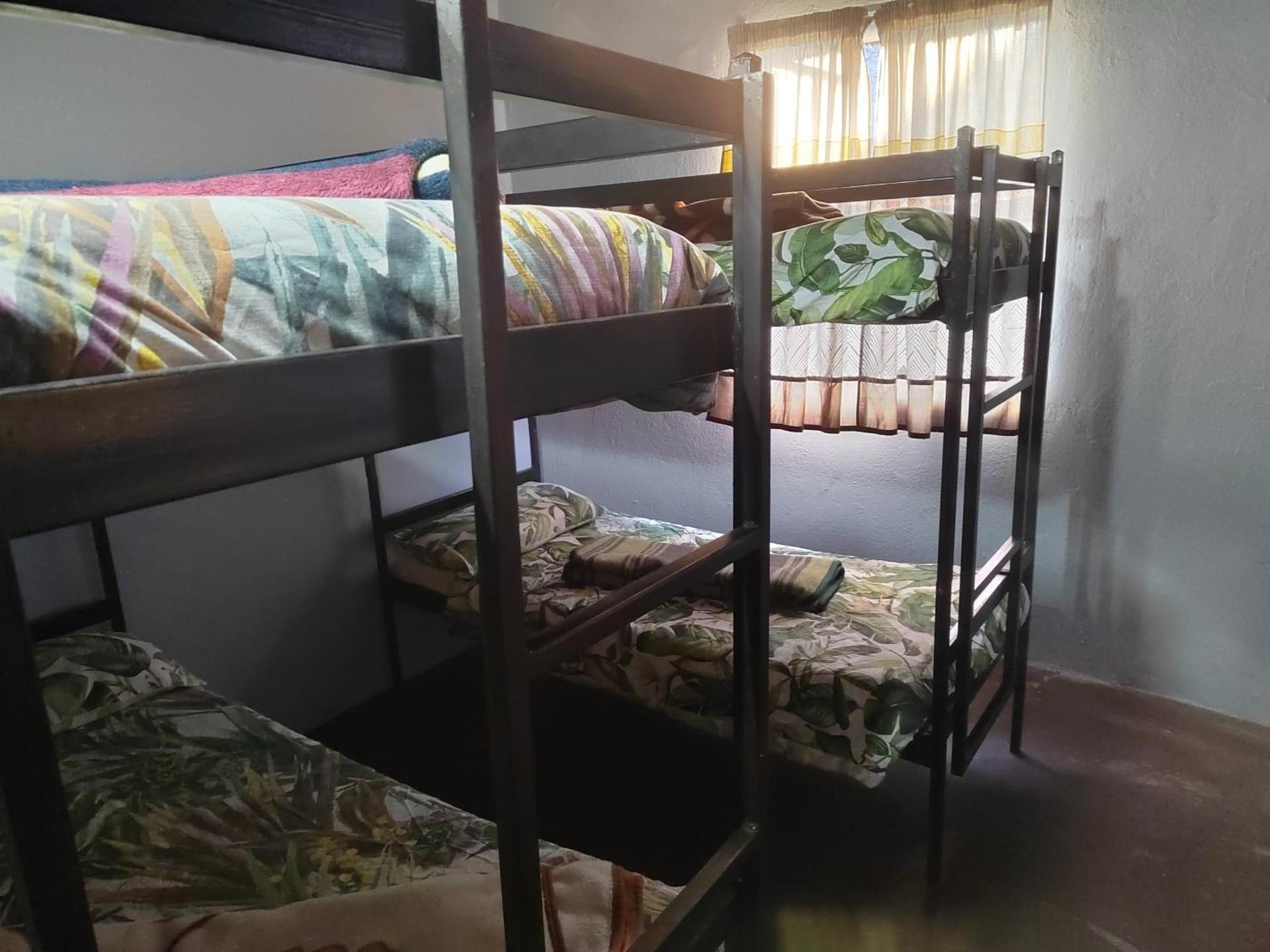 10-Bed Mixed Dormitory Room