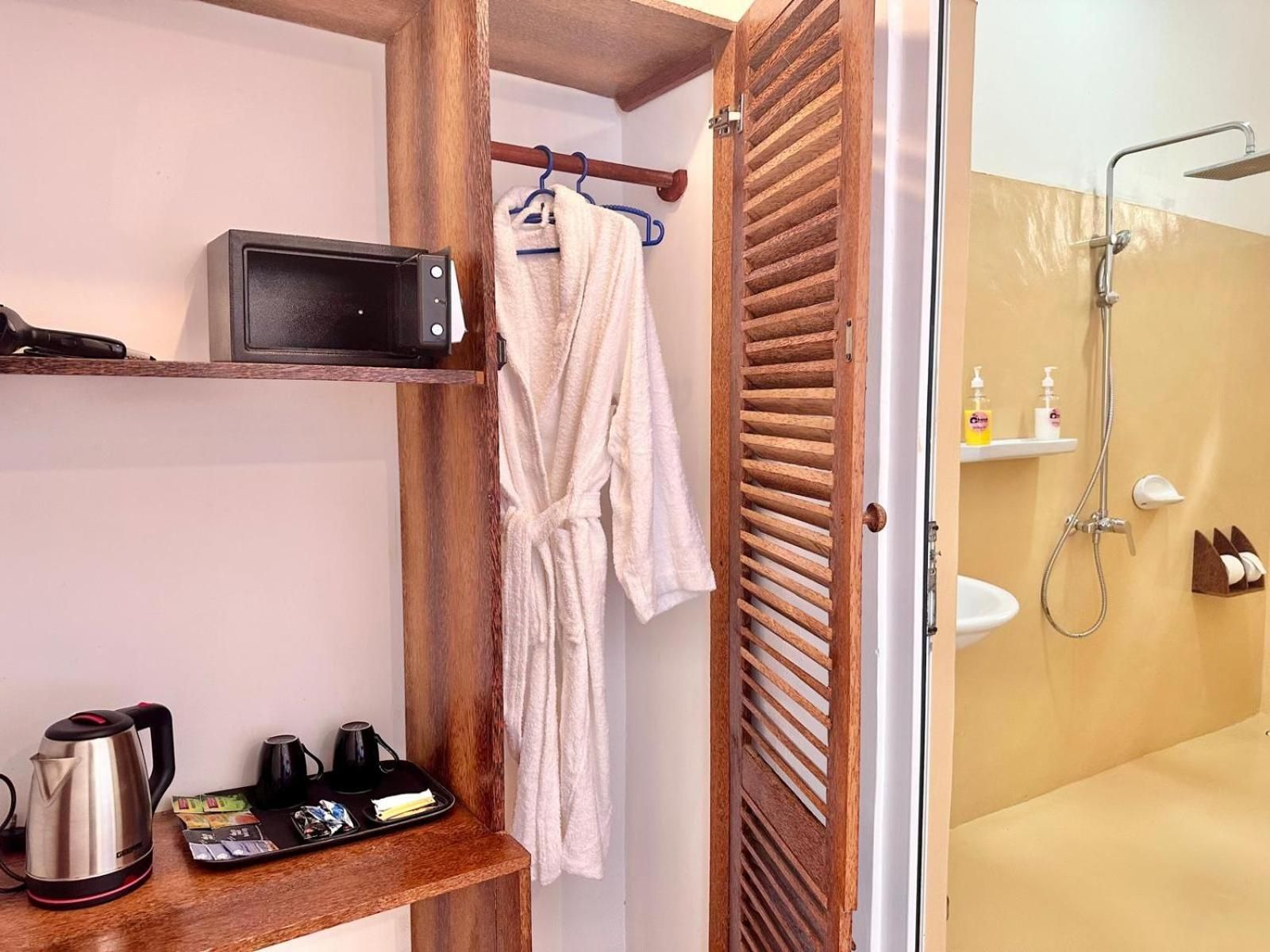 Chaza Beach Hotel Deluxe Double Room with Side Sea View 3