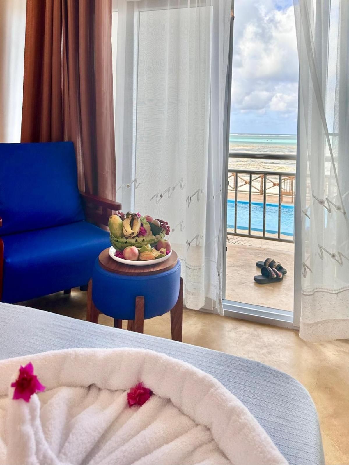 Chaza Beach Hotel Deluxe Double Room with Sea View 3