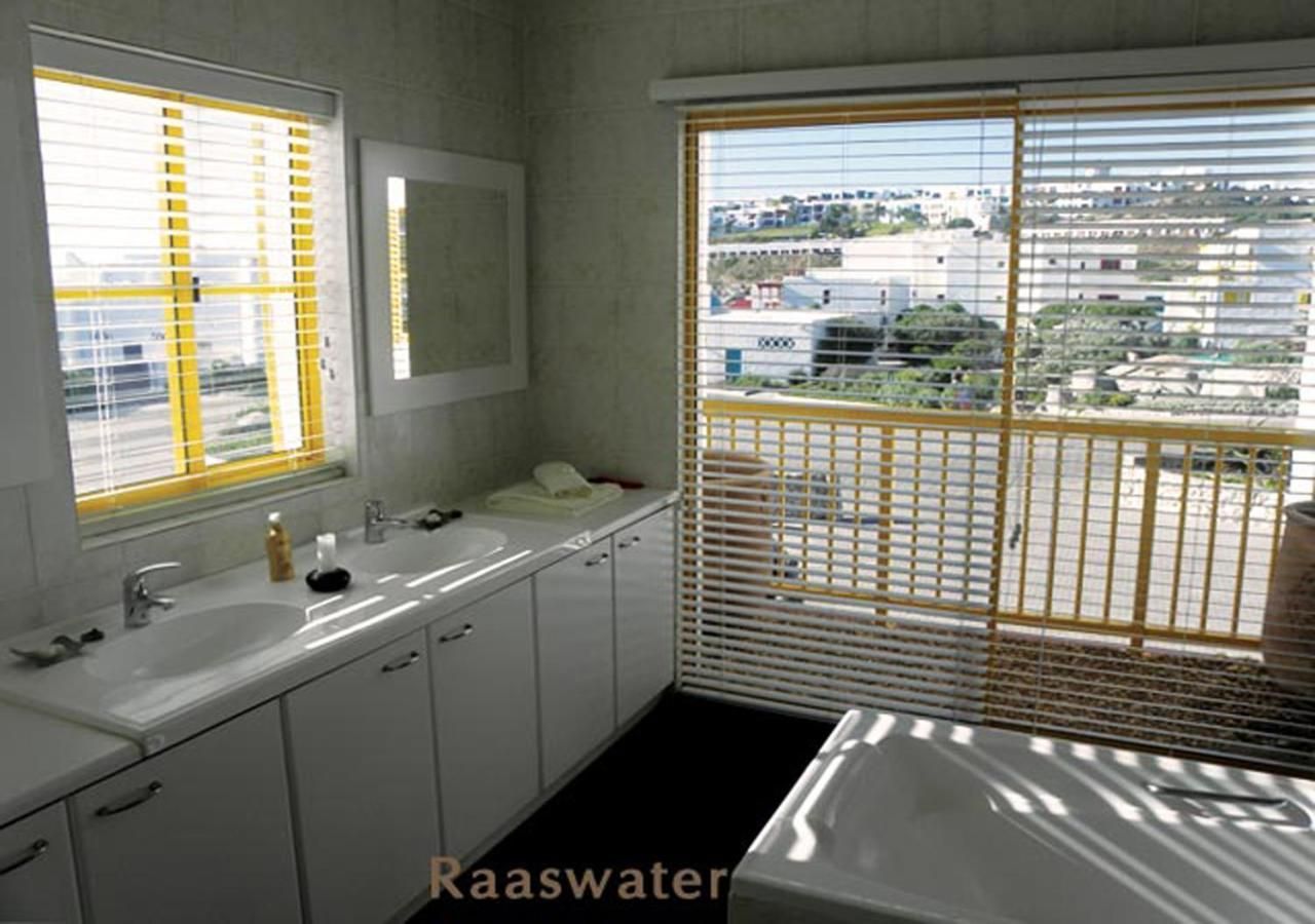 Queen Suite with Sea View