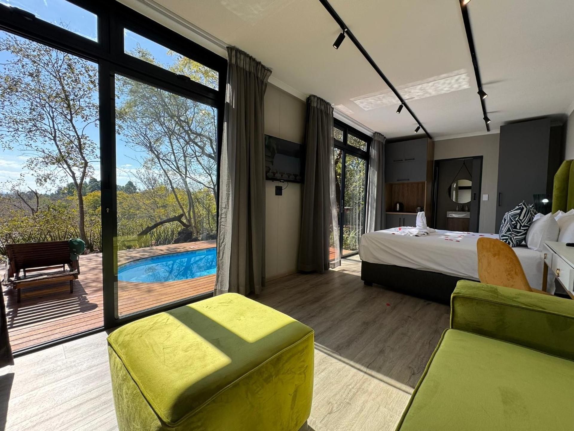 Shangri La Country Hotel & Spa Villa with Private Pool