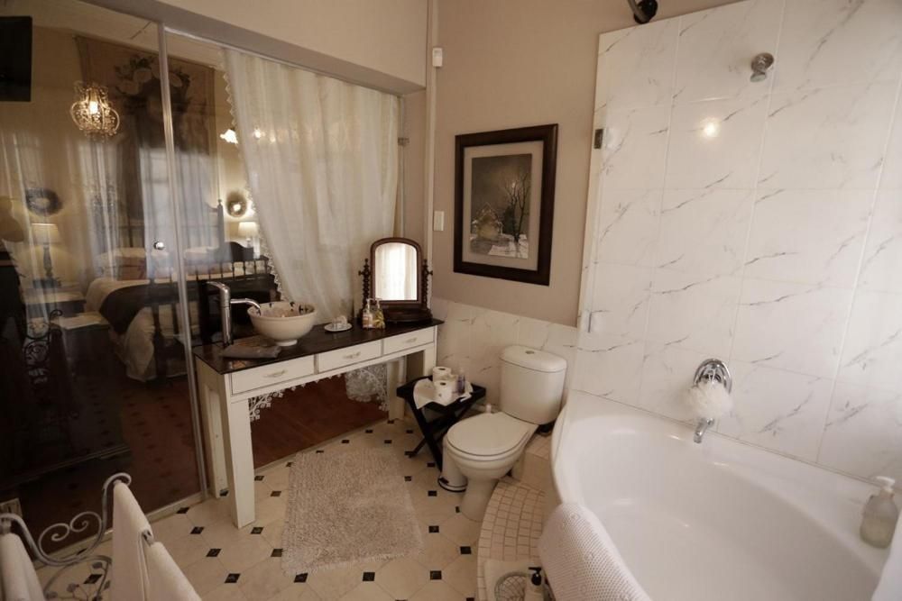 Superior Queen Room 2