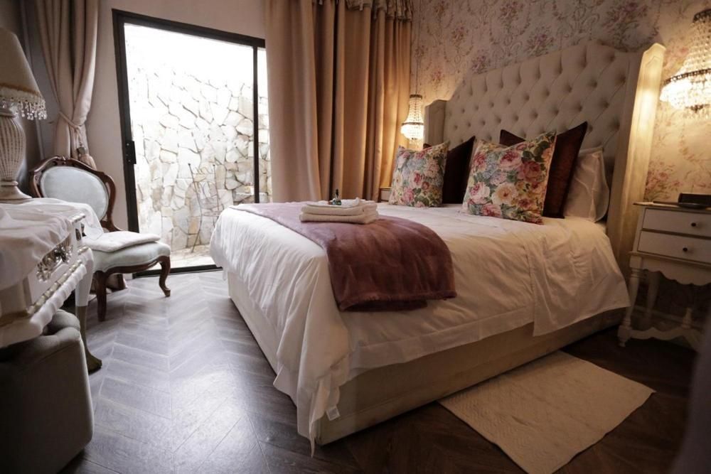 Superior Queen Room 5