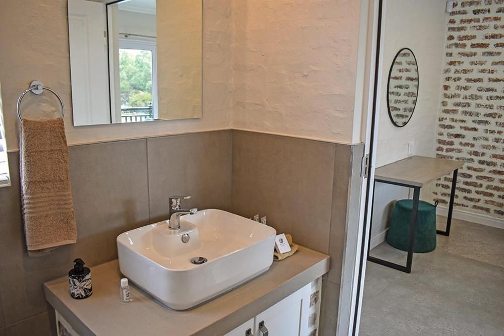 Two-Bedroom Deluxe Apartment with Balcony