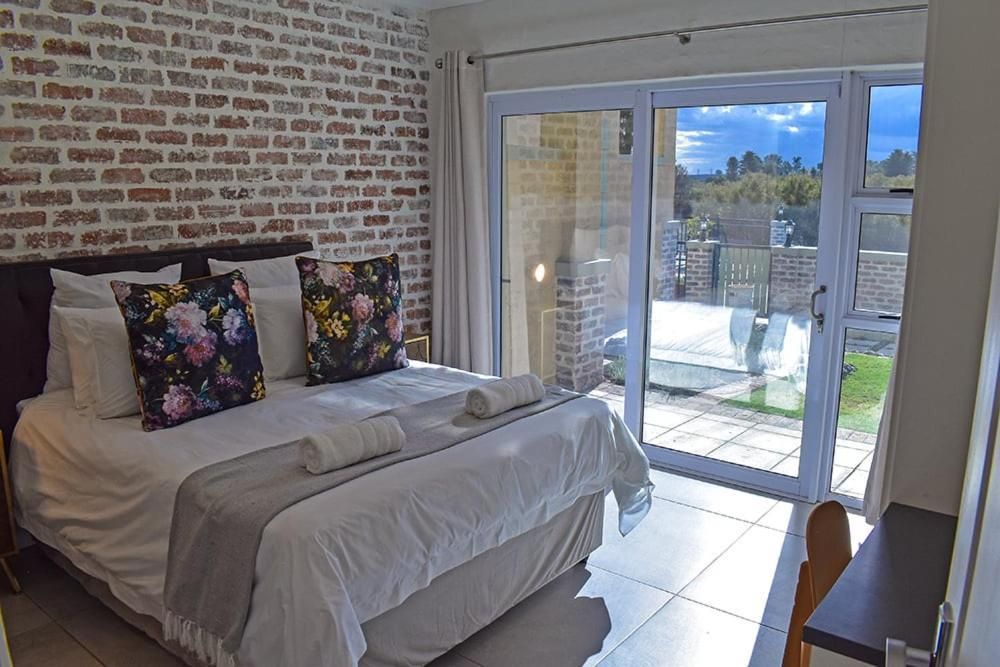 Two-Bedroom Deluxe Apartment with Balcony