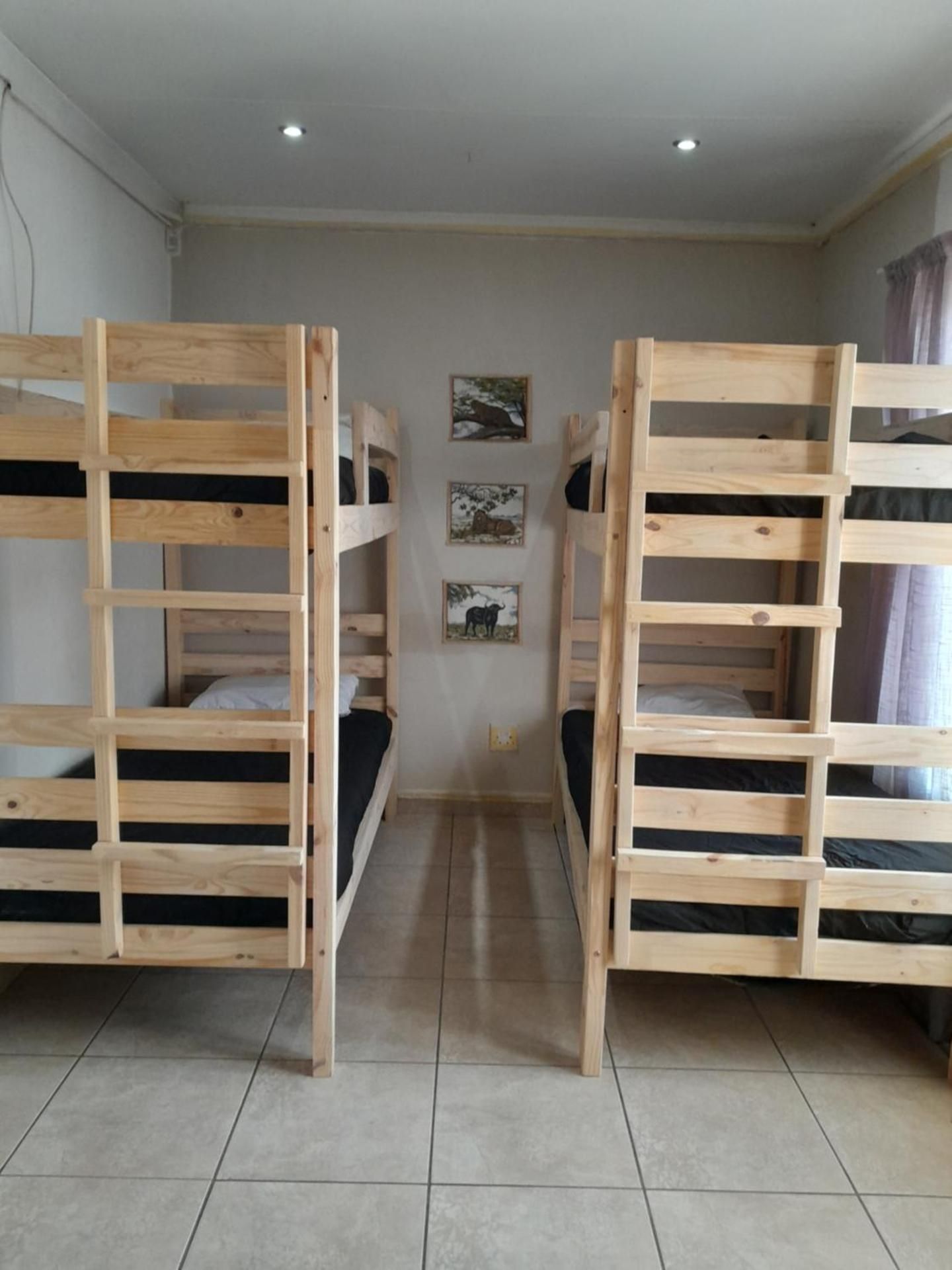 Secunda BackPackers 8-Bed Female Dormitory Room