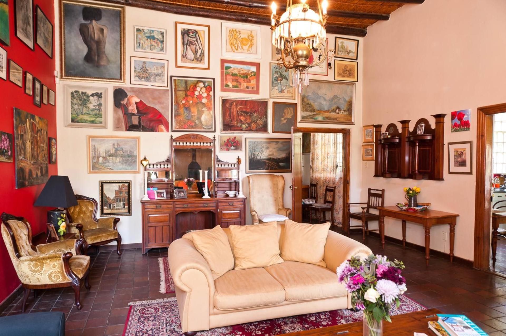 shared lounge/tv area