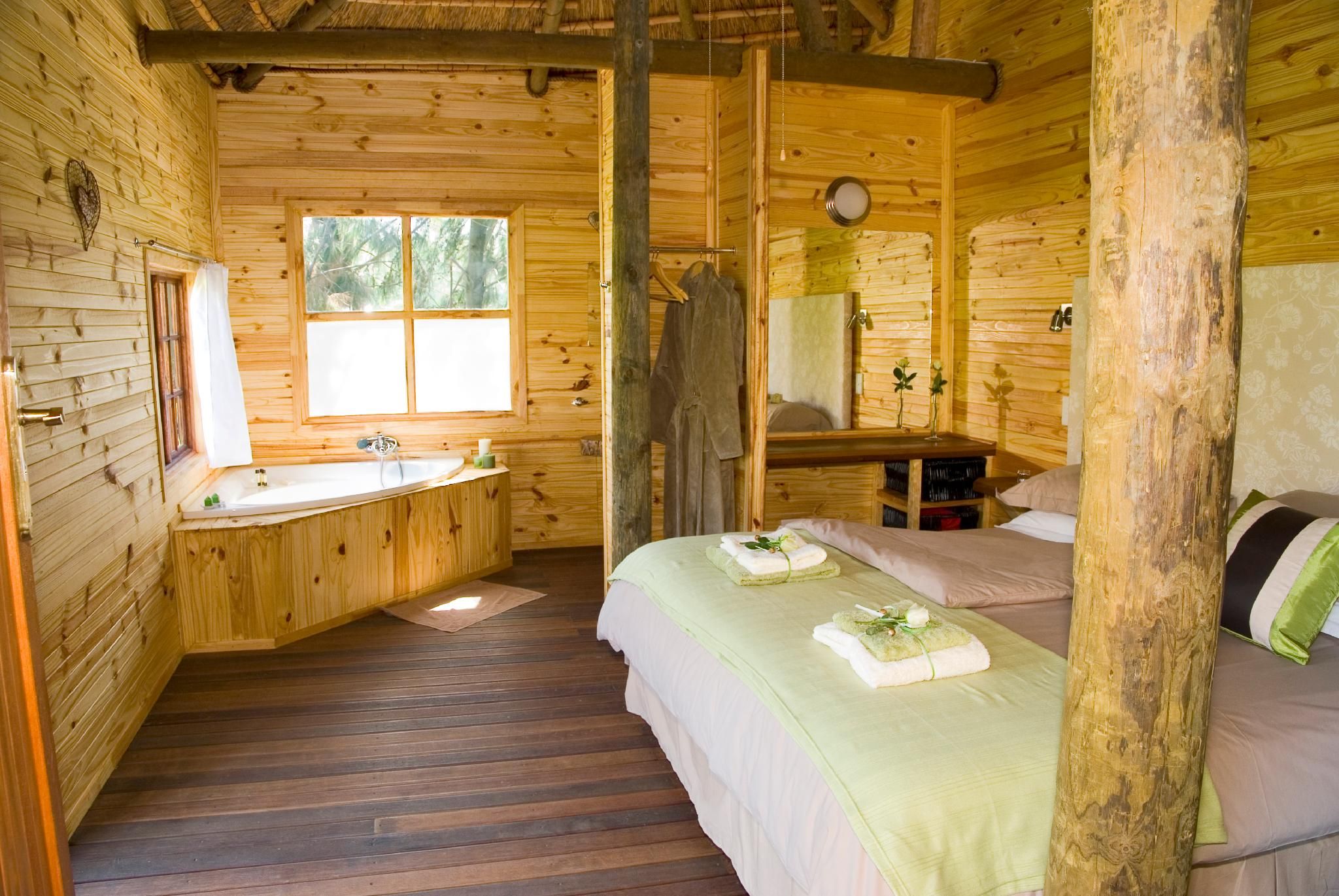 Vindoux Tree House Guest Farm and Day Spa Family Tree House