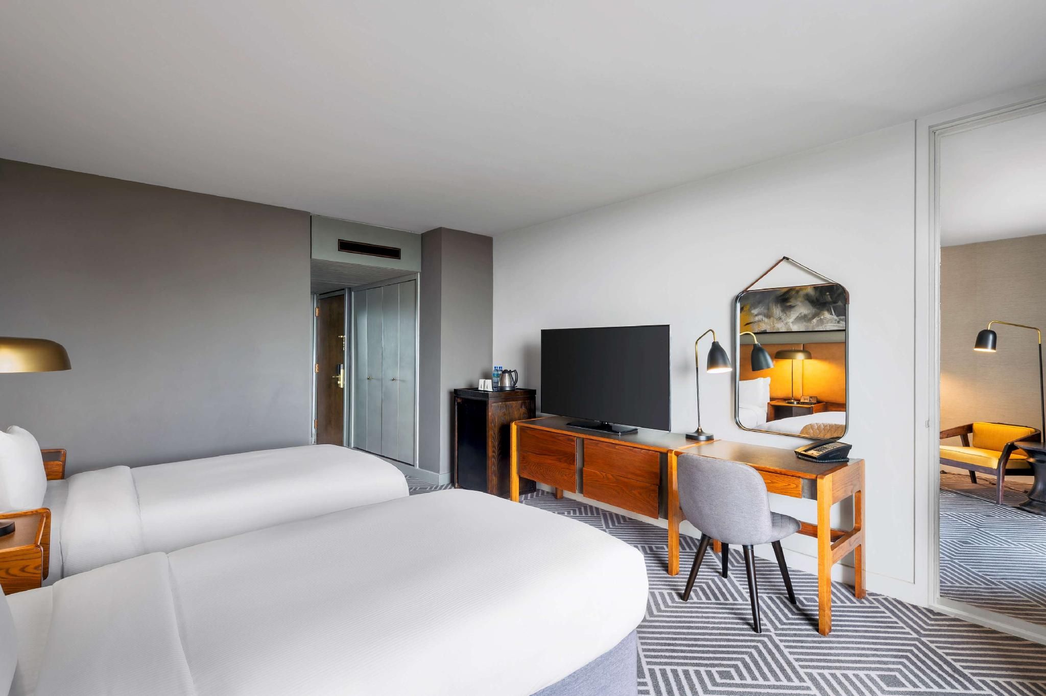 FAMILY GTD CONNECTING ROOM