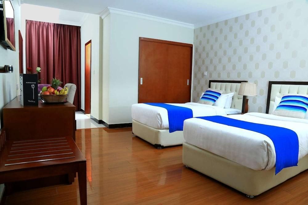 Standard Twin Beds Room