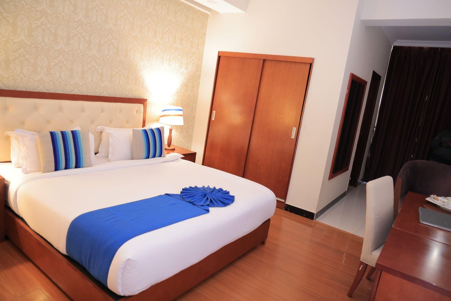 Deluxe Room with 1 King Bed