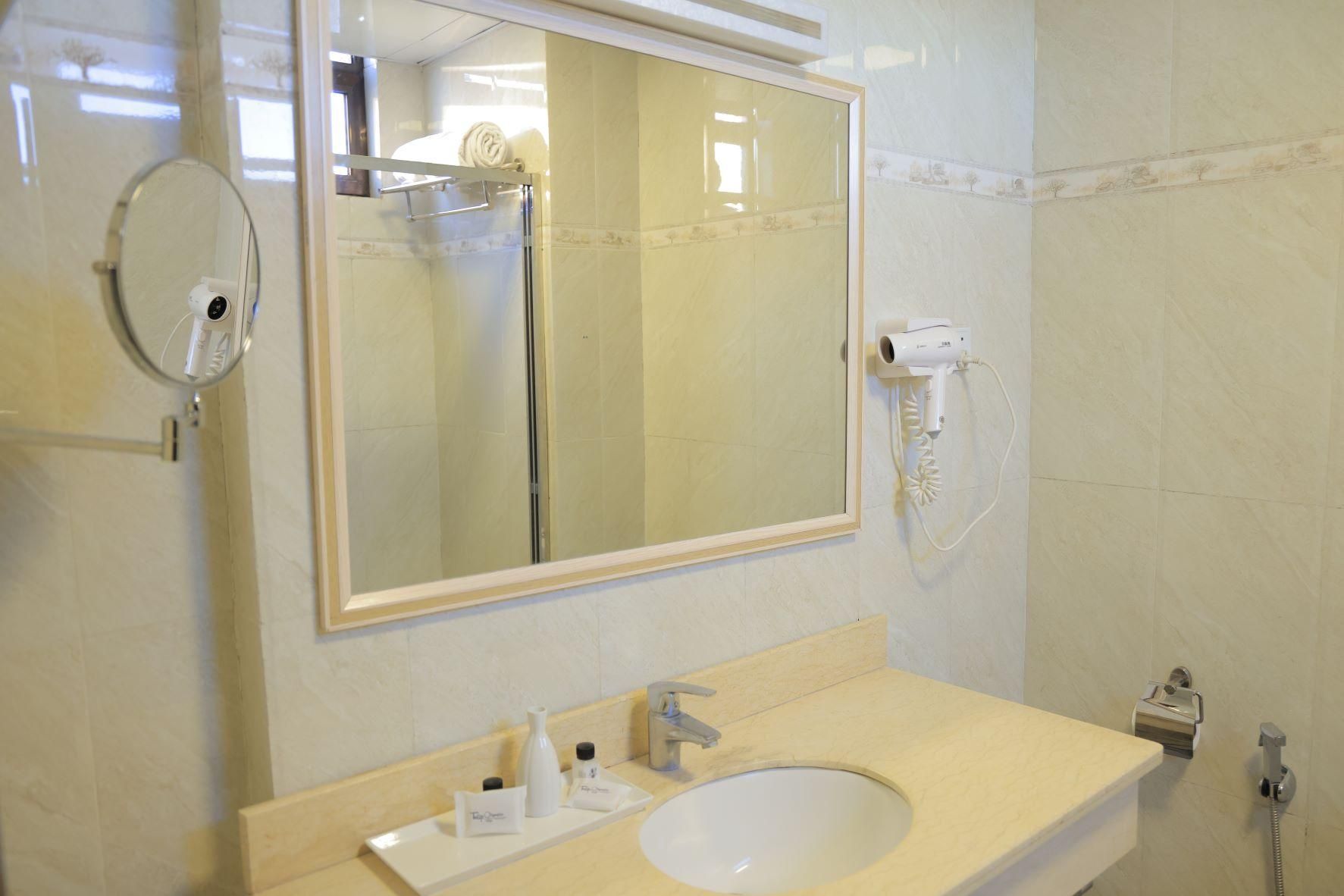 Standard Twin Beds Room