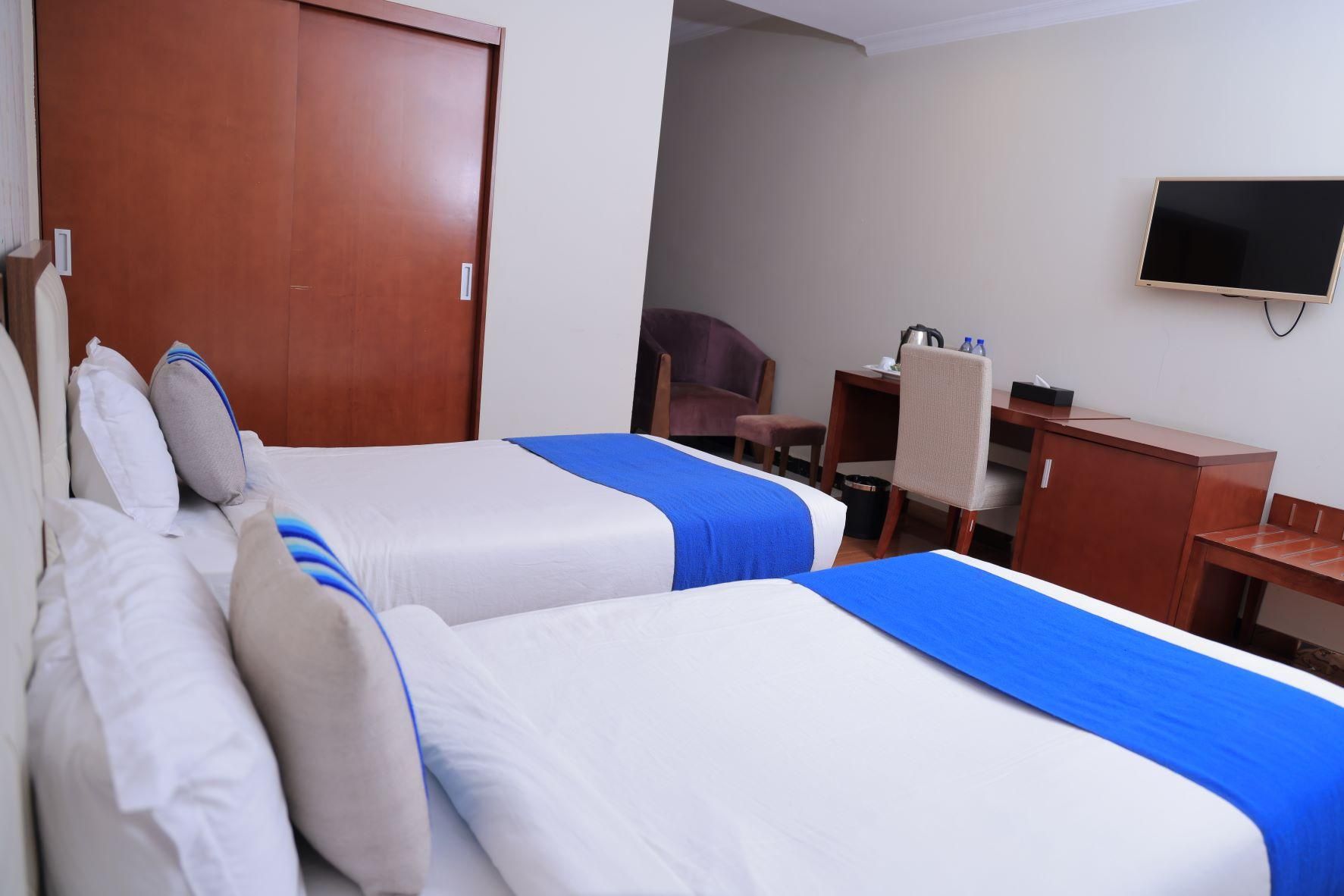 Standard Twin Beds Room