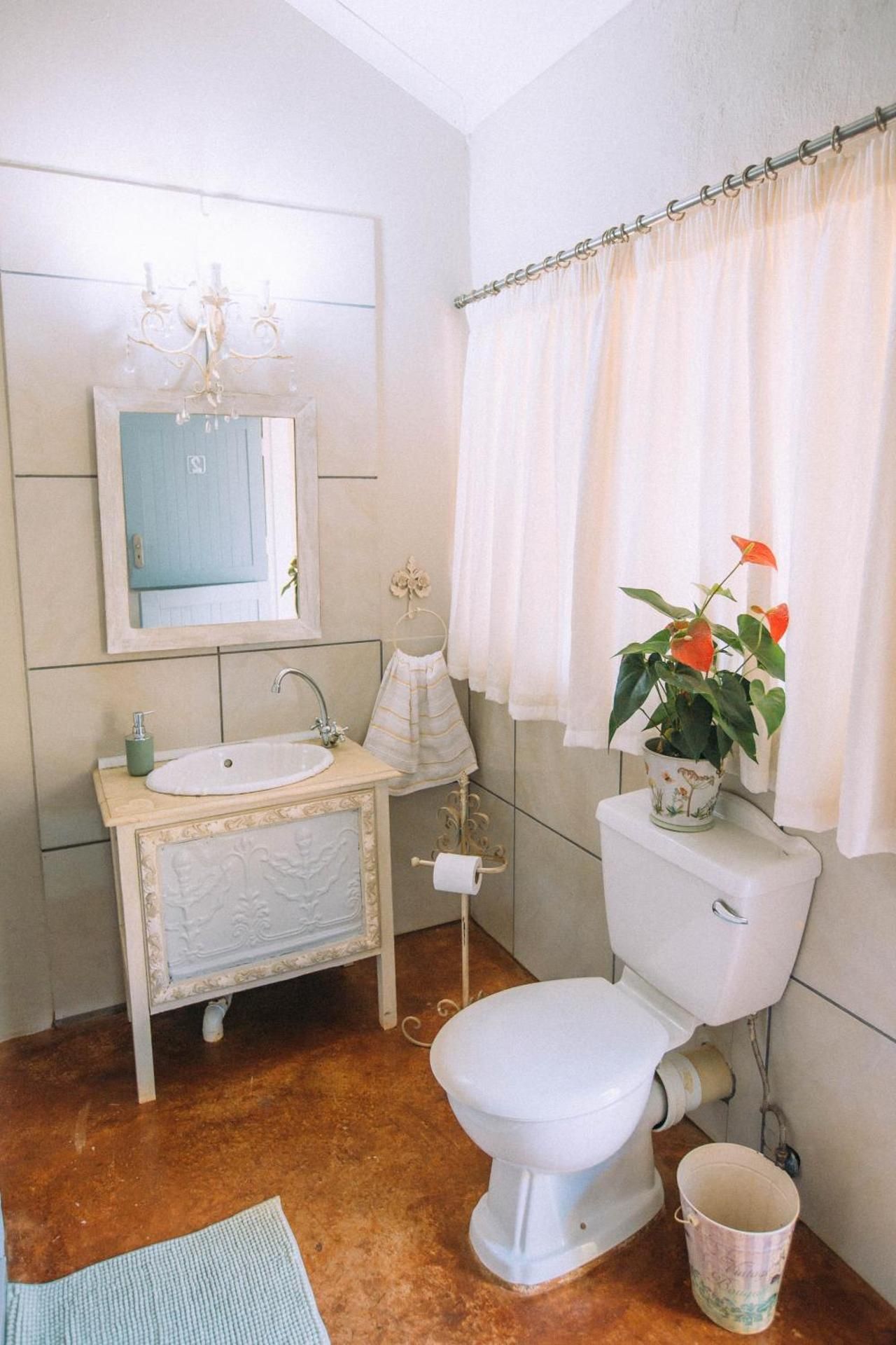 Blue Bell Guesthouse Standard Twin Room with Garden View 2