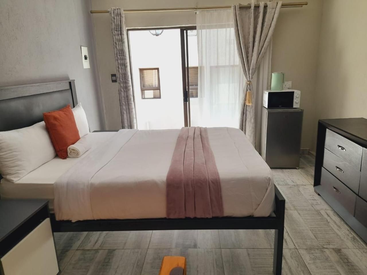 Deluxe Double Room with Shower