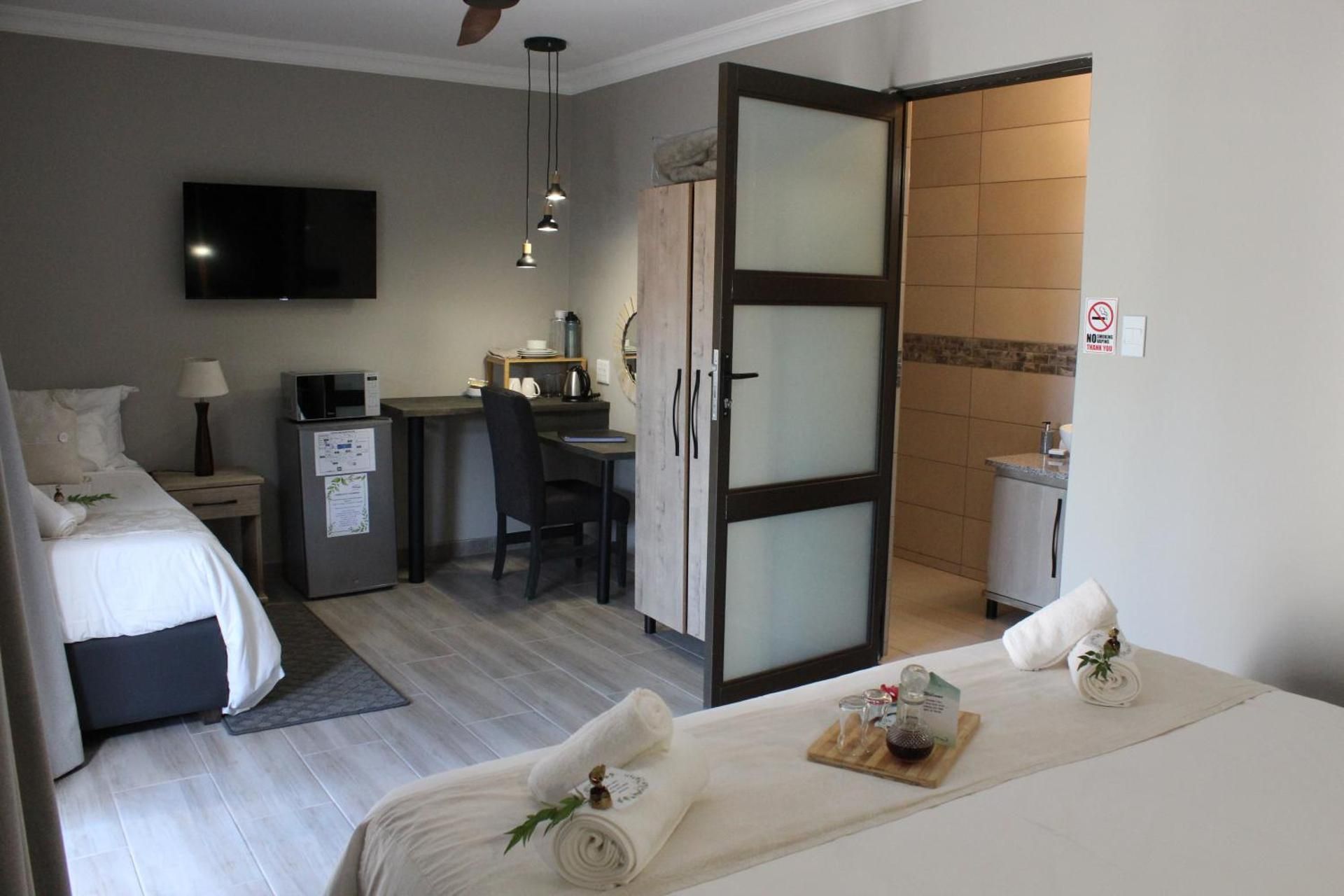 Christie's Inn Family Room