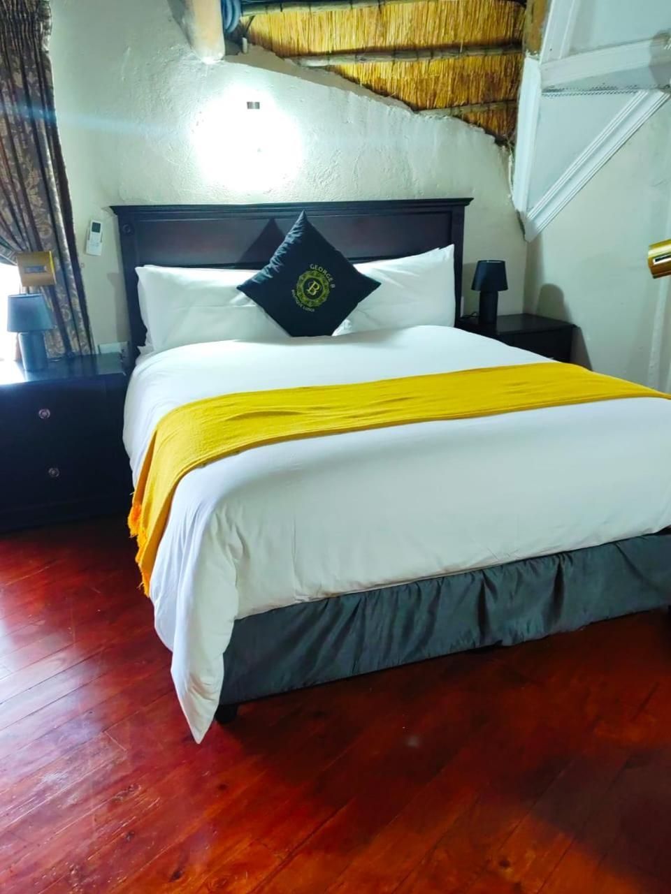 GEORGE B BOUTIQUE LODGE Standard Queen Room 2