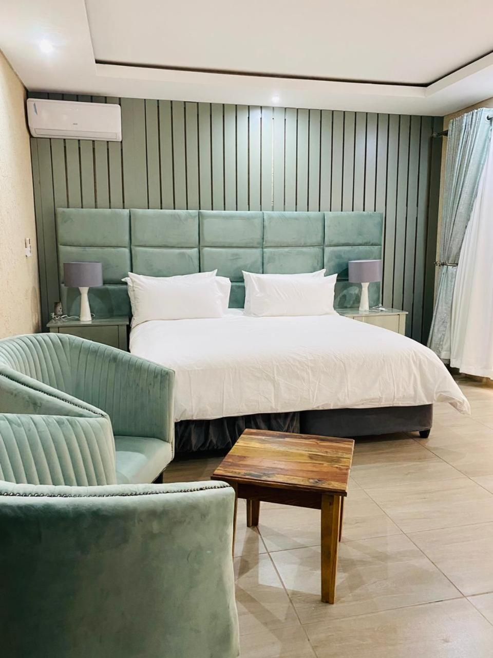 GEORGE B BOUTIQUE LODGE Deluxe King Room 2