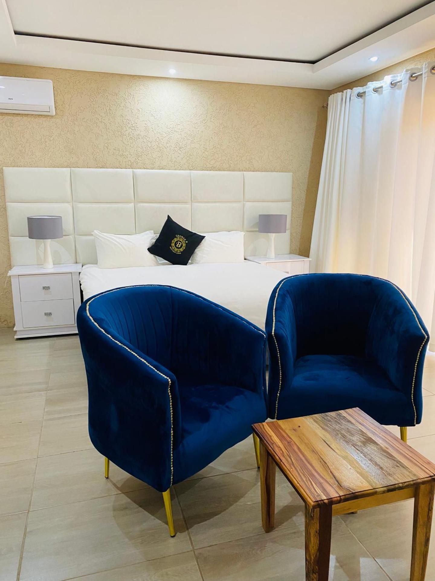 GEORGE B BOUTIQUE LODGE Deluxe King Room 3