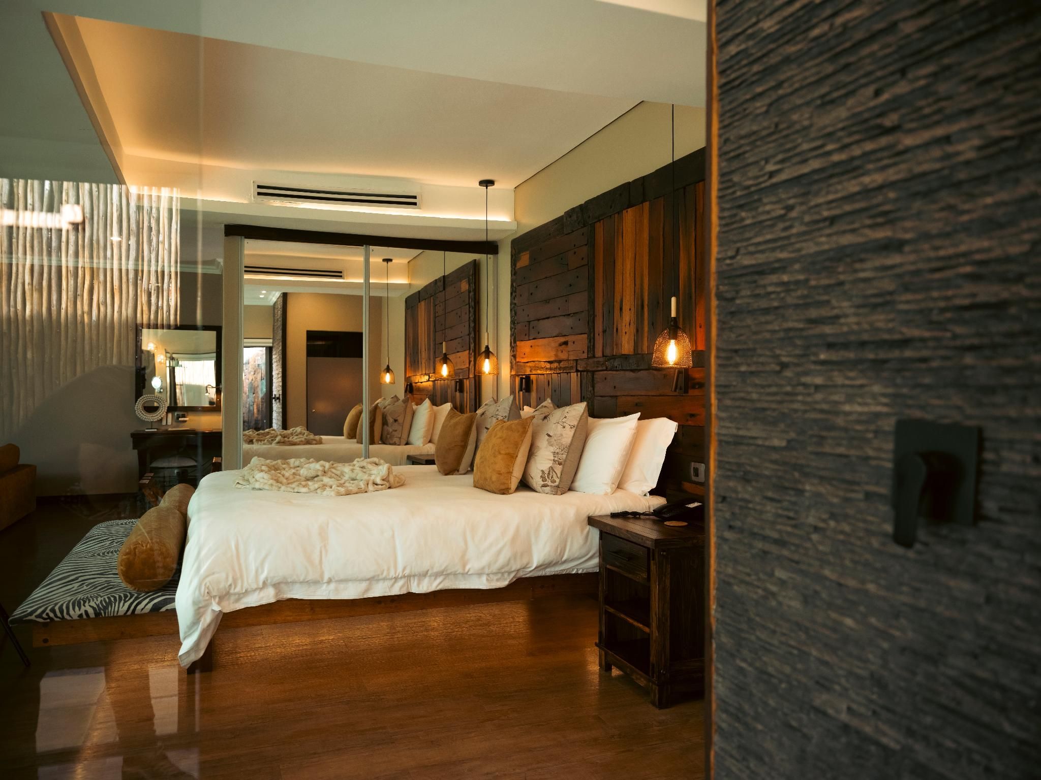 Luxury Suite