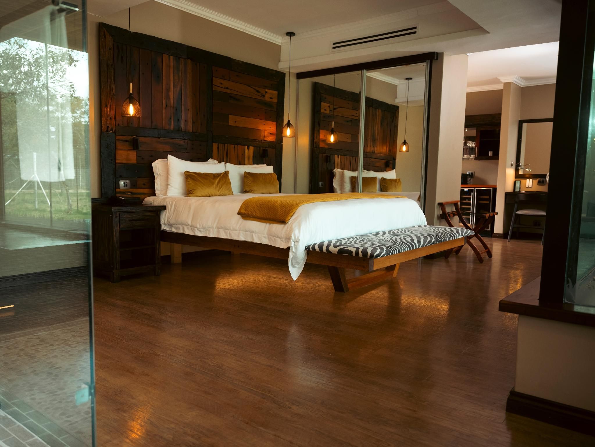 Luxury Suite