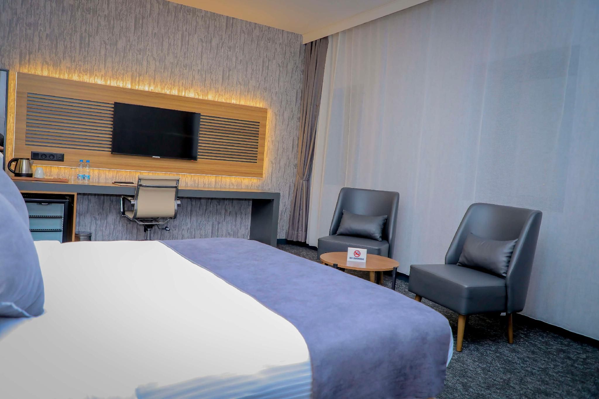 1 Queen Bed, Nonsmoking, Deluxe Room, Garden View