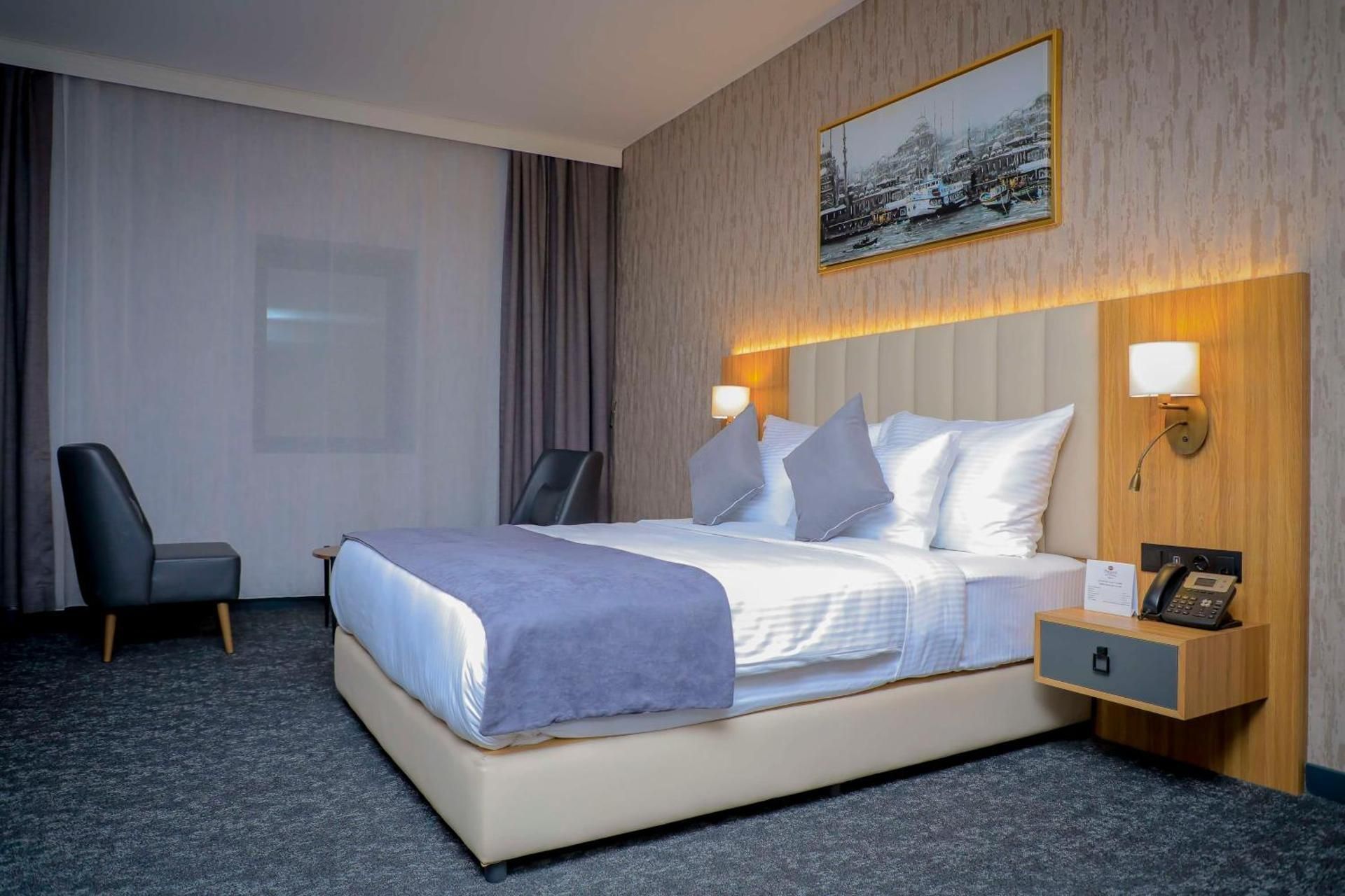 1 Queen Bed, Nonsmoking, Standard Room, Sea View