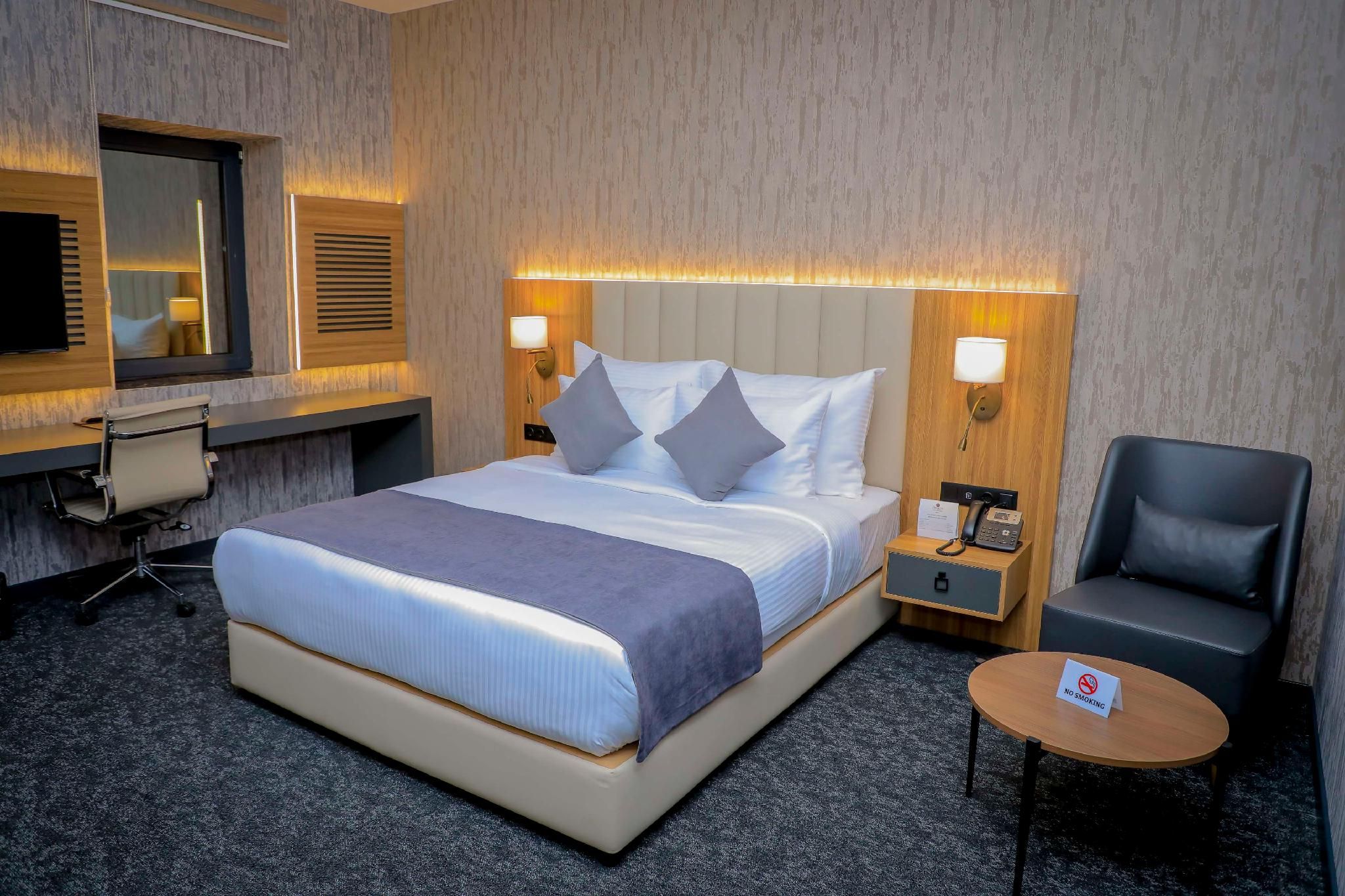 1 Queen Bed, Nonsmoking, Deluxe Room, City View