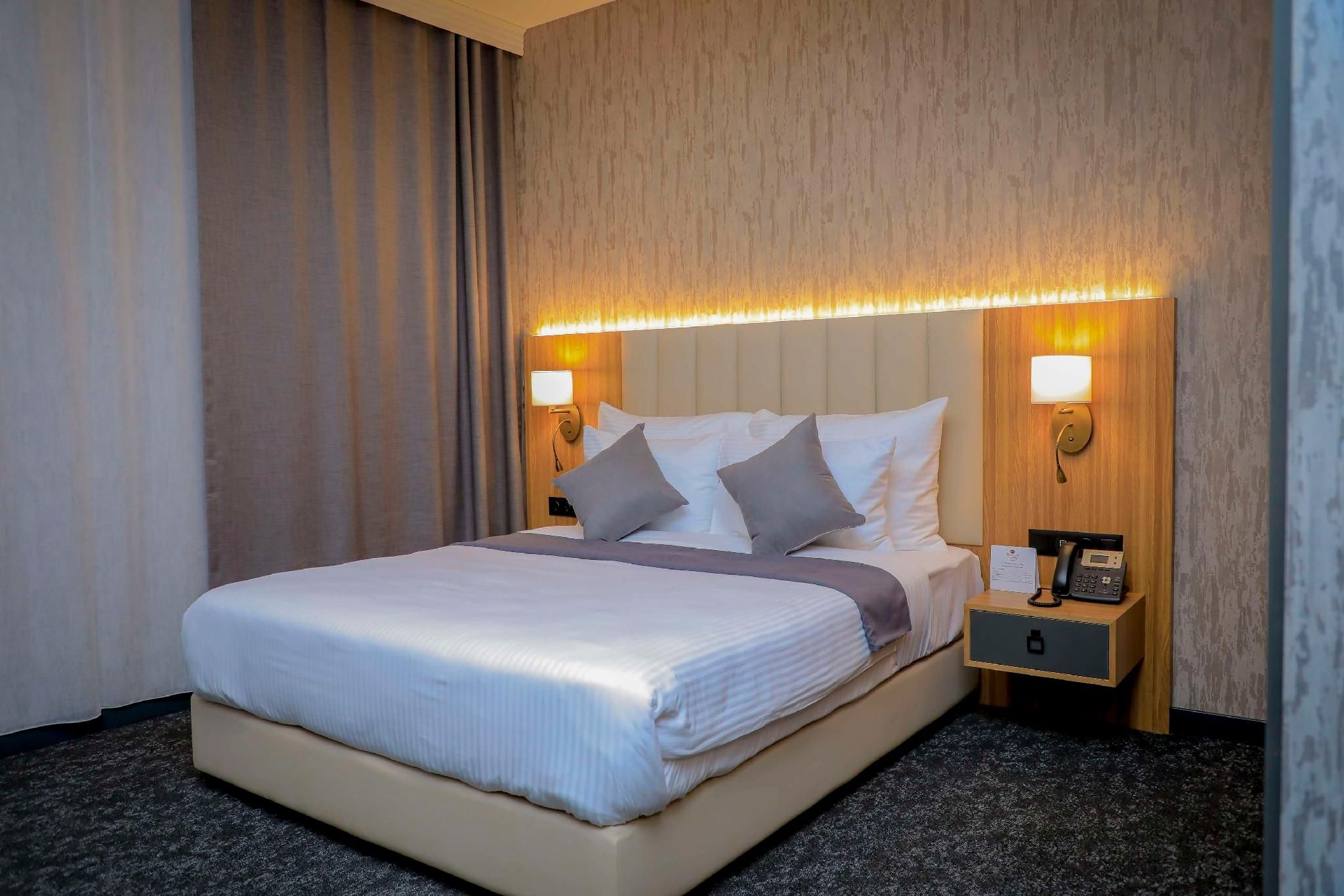 1 Queen Bed, Nonsmoking, Deluxe Room, Sea View