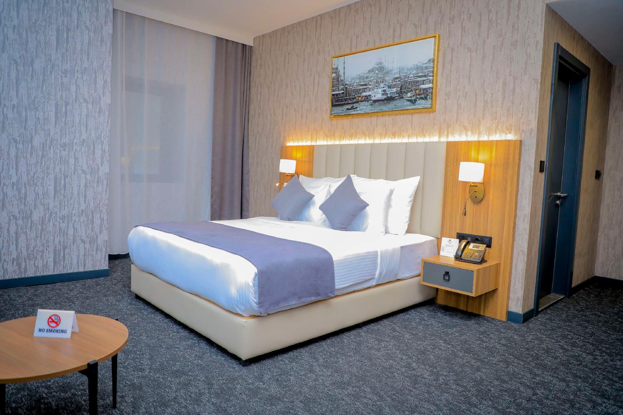 1 Queen Bed, Nonsmoking, Deluxe Room, Garden View