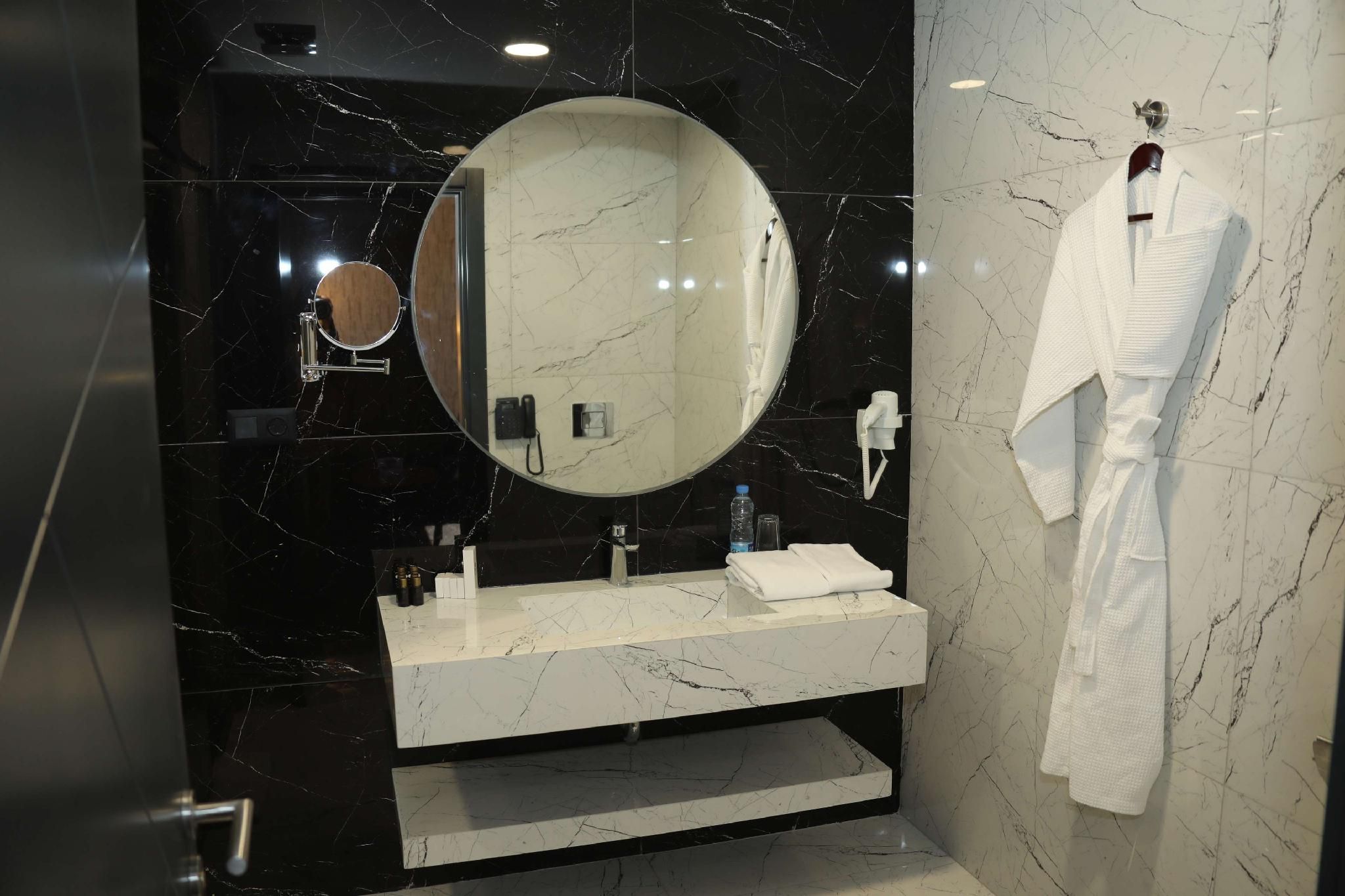 1 Queen Bed, Nonsmoking, Executive Room, Garden View