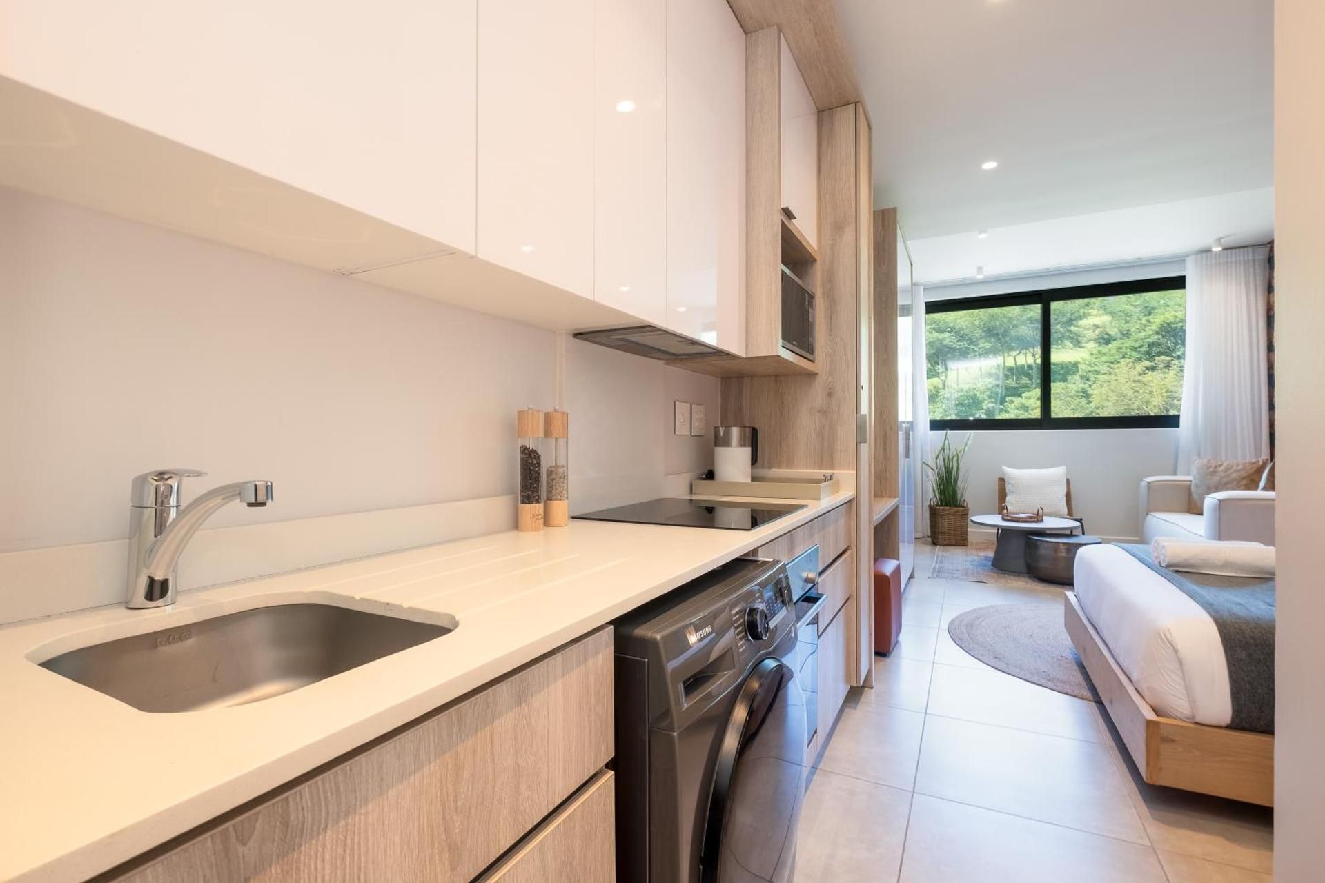Deluxe Queen Studio 