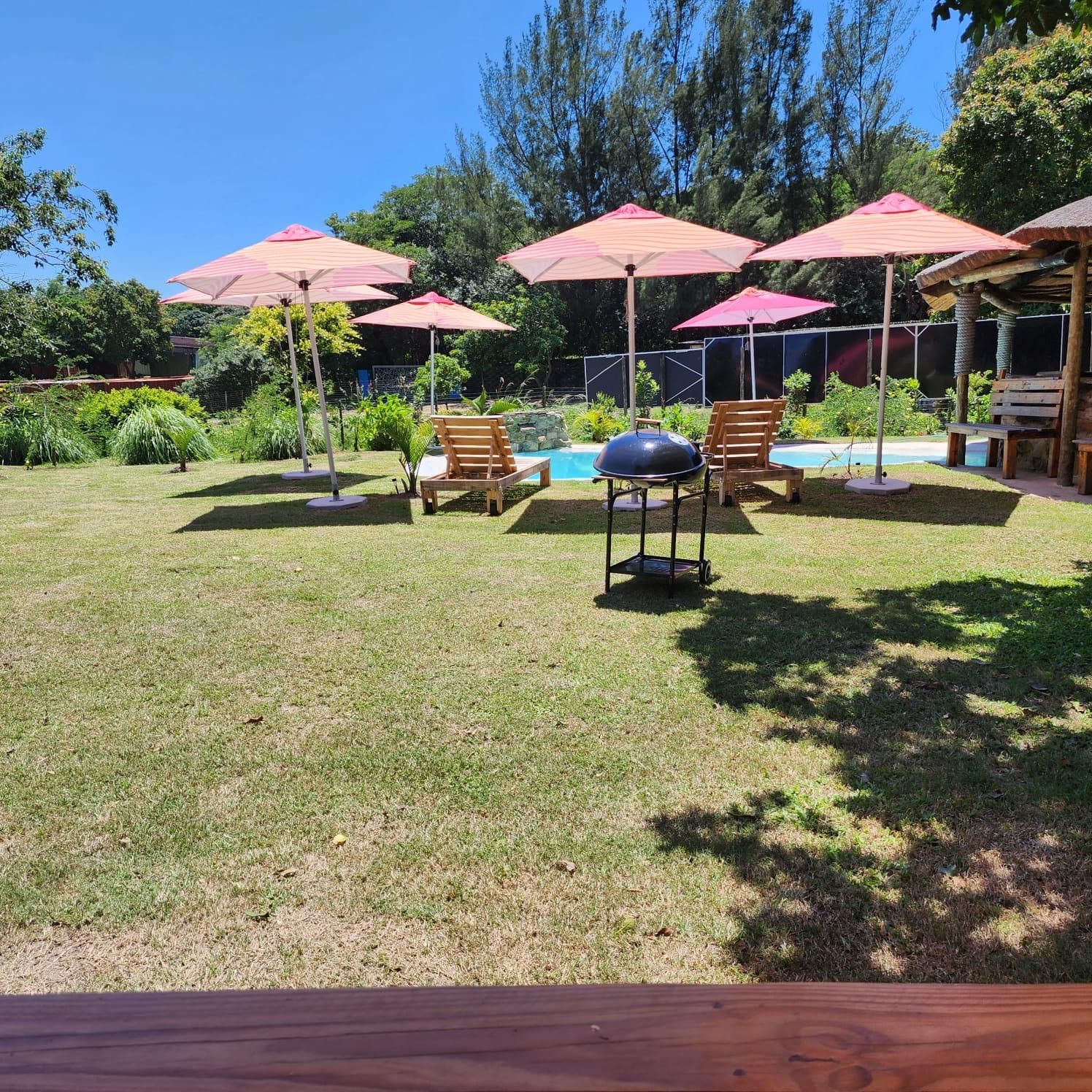 swimming pool [outdoor]