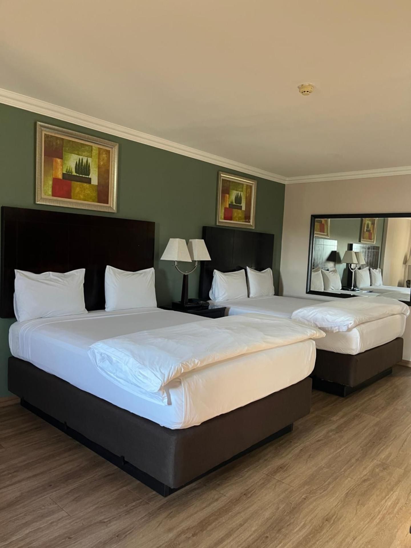 Luxury Queen Room