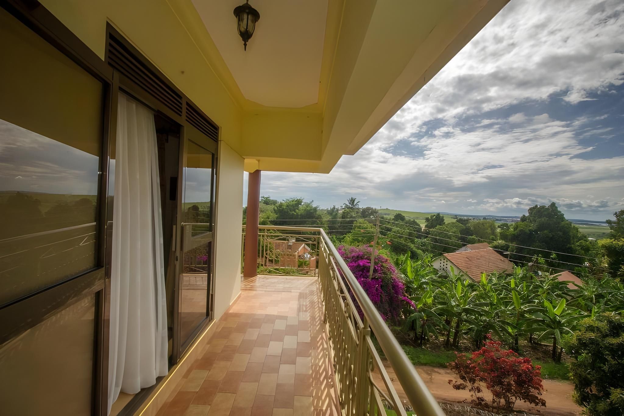 Askay Hotel Suites, Entebbe Deluxe Double Room 2