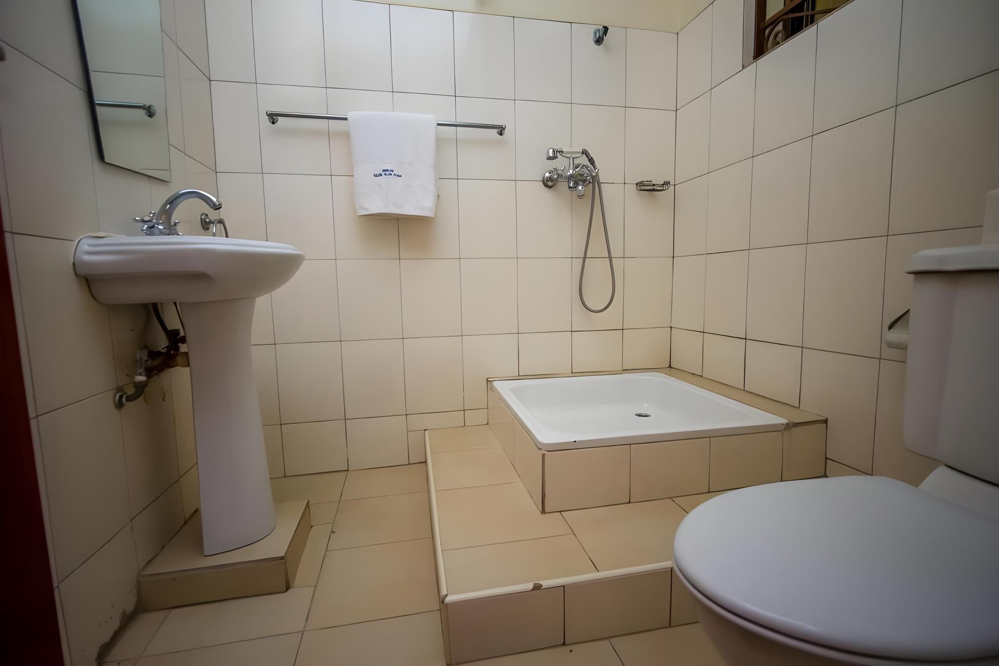 Askay Hotel Suites, Entebbe Deluxe Double Room 3