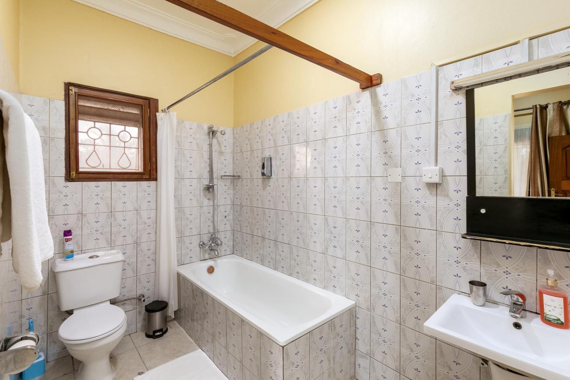 2 Friends Beach Hotel Deluxe Double with Lake View 3