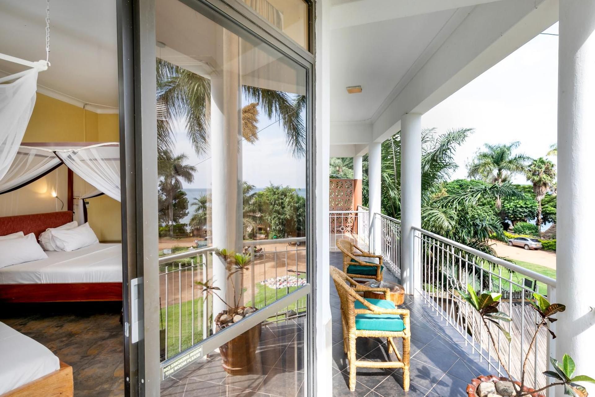 2 Friends Beach Hotel Deluxe Double with Lake View 2