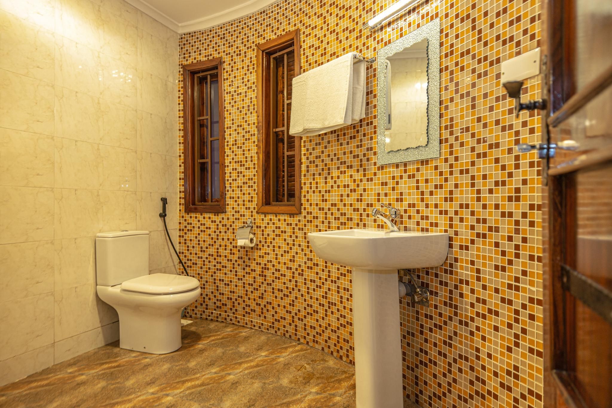 De Rain Eco Beach Resort Deluxe Lake or Garden View King Bed Room 2