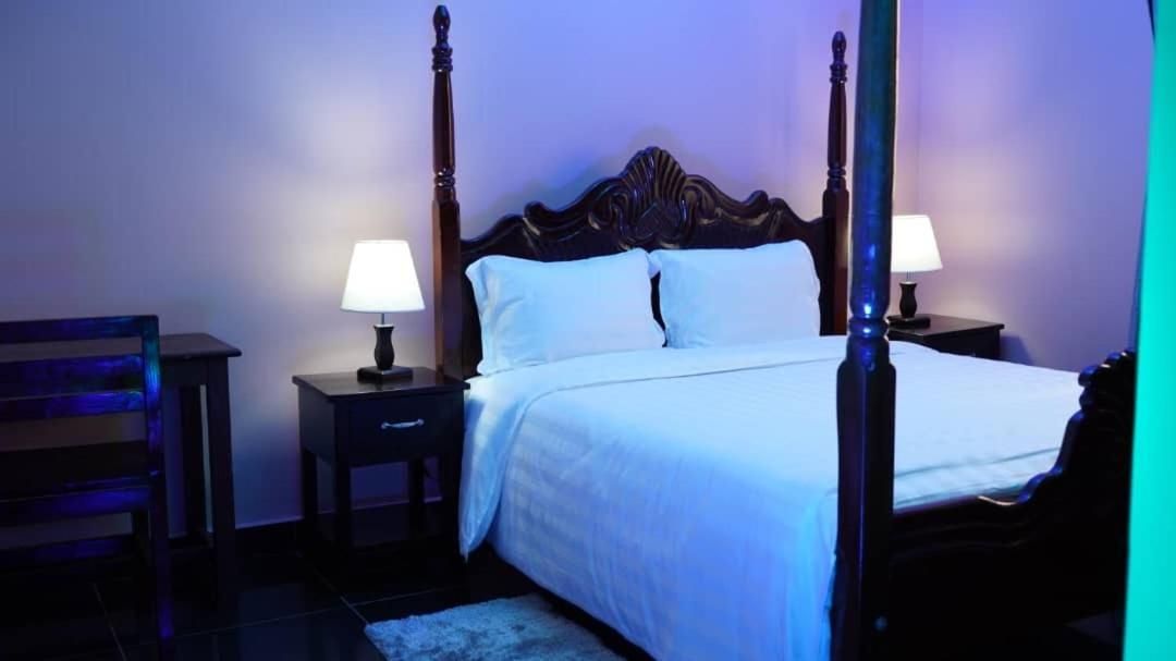 Deluxe Double Room (2 Adults + 1 Child)