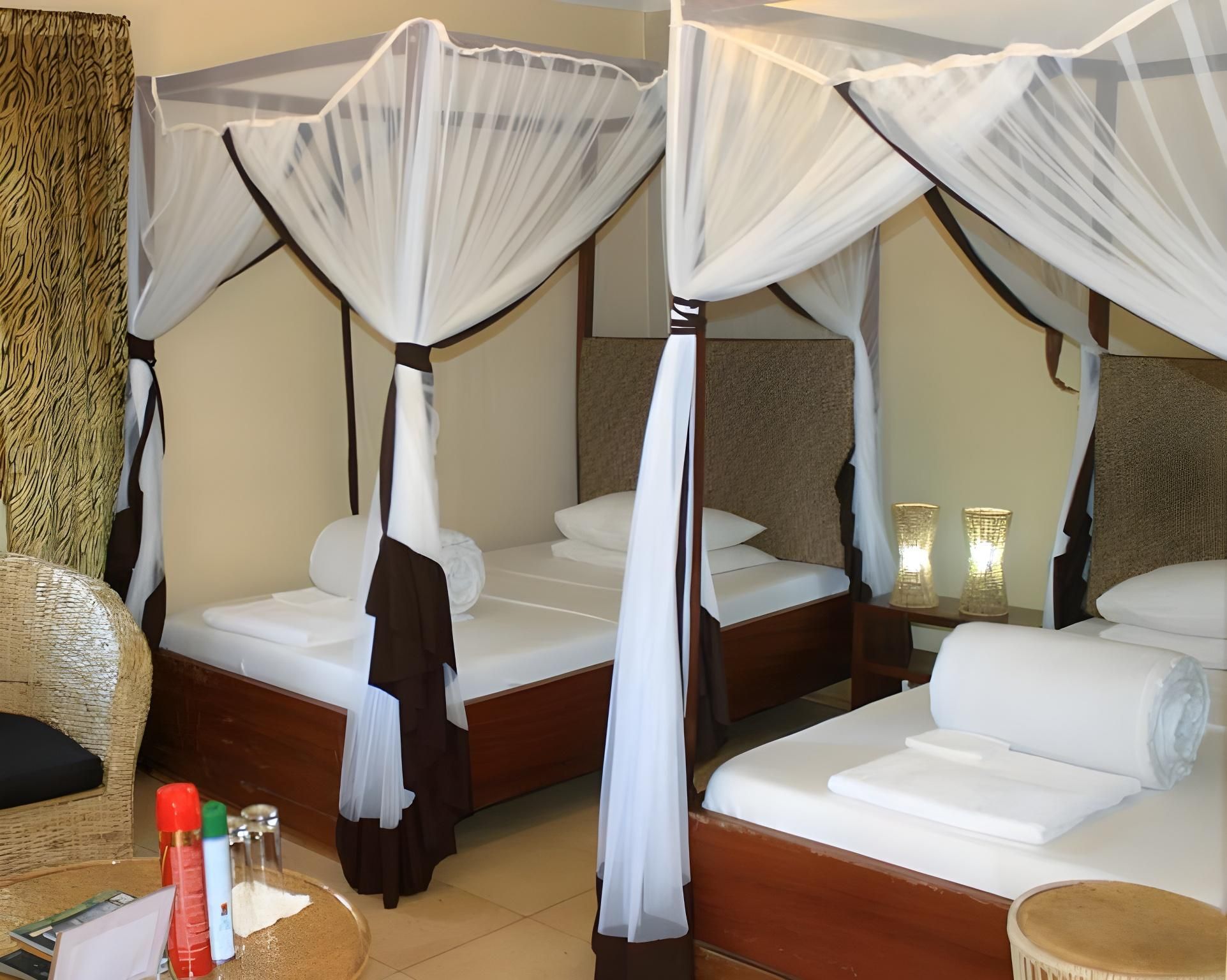 2 Friends Guest house Deluxe Twin Room with Pool View 2