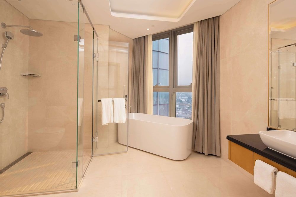 Hilton Brazzaville Les Tours Jumelles Hotel & Residences Deluxe Suite, 1 King Bed 6