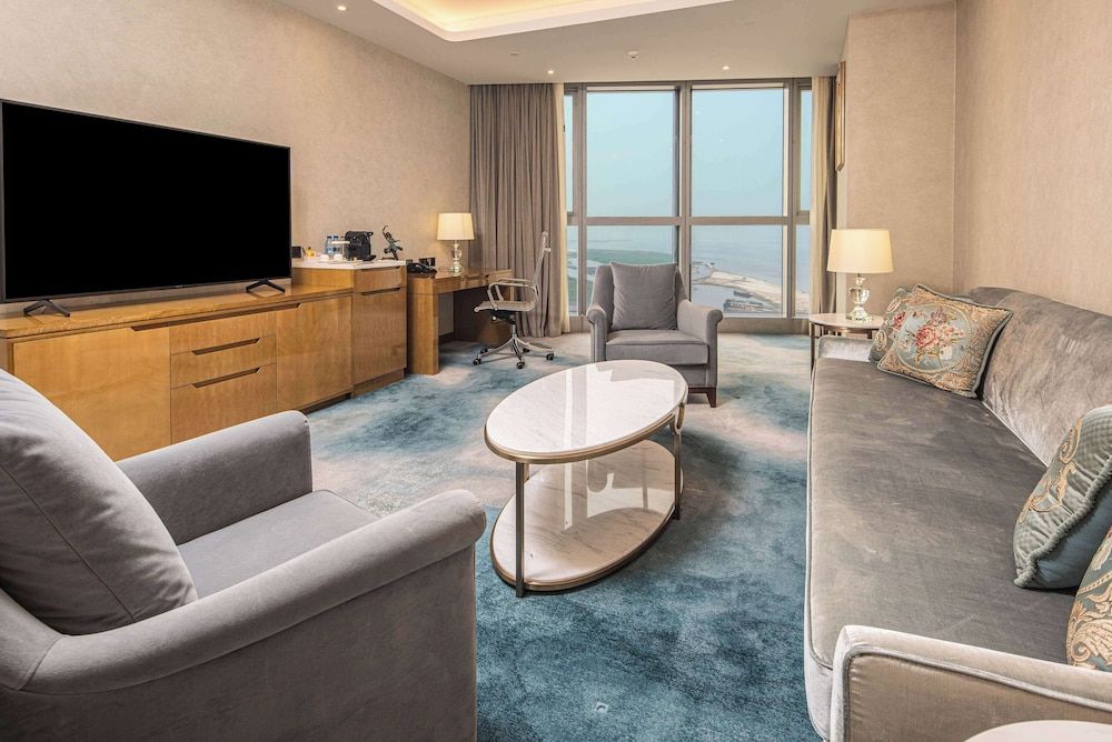 Hilton Brazzaville Les Tours Jumelles Hotel & Residences Deluxe Suite, 1 King Bed 5