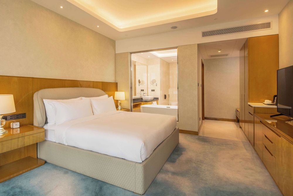 Hilton Brazzaville Les Tours Jumelles Hotel & Residences Standard Room, 1 King Bed 3