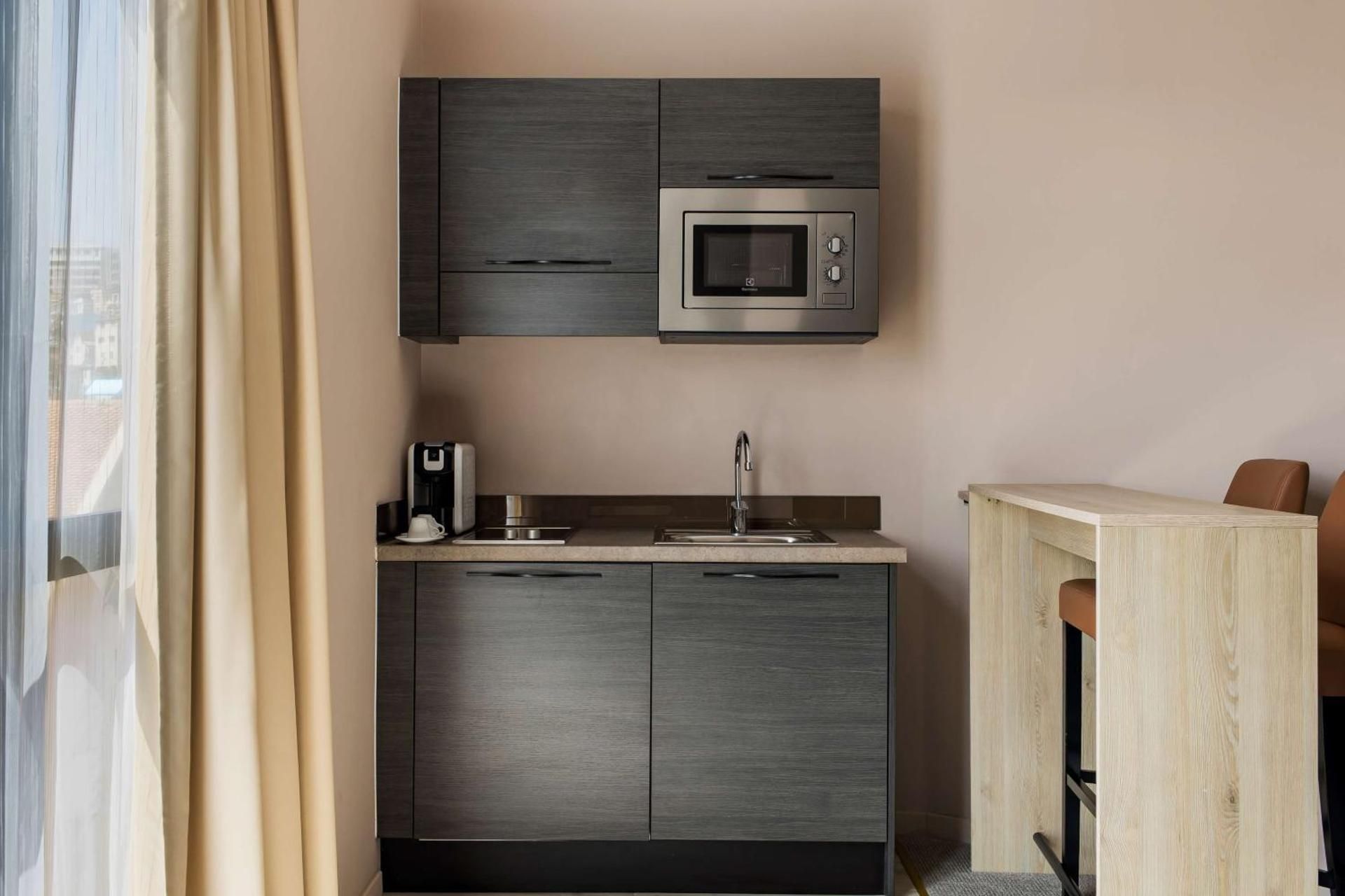 Radisson Serviced Apartments Antananarivo City Centre Superior Apterment - 1 Bedroom, Hill View 3