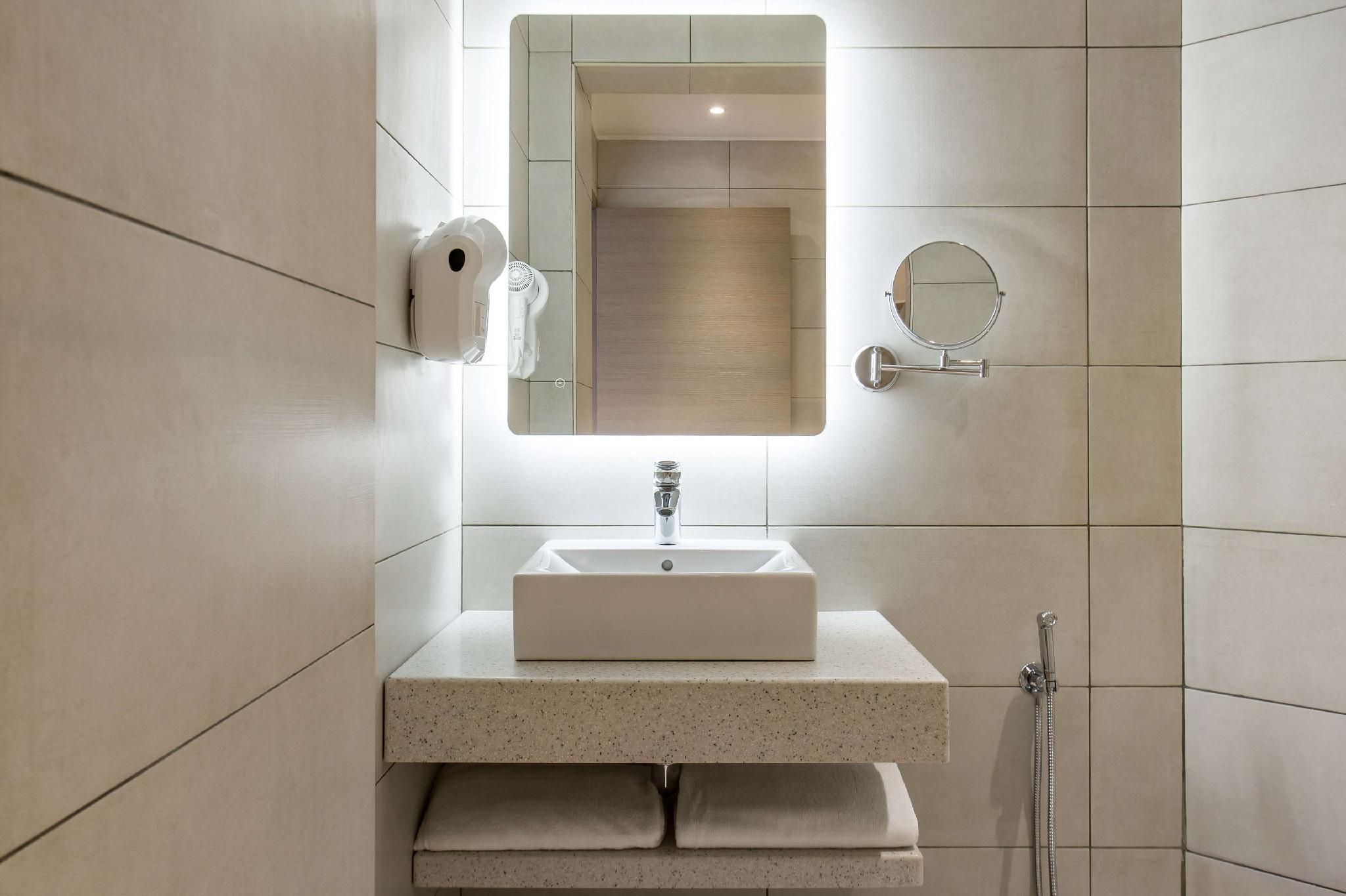 Studio - Premium, Hill View