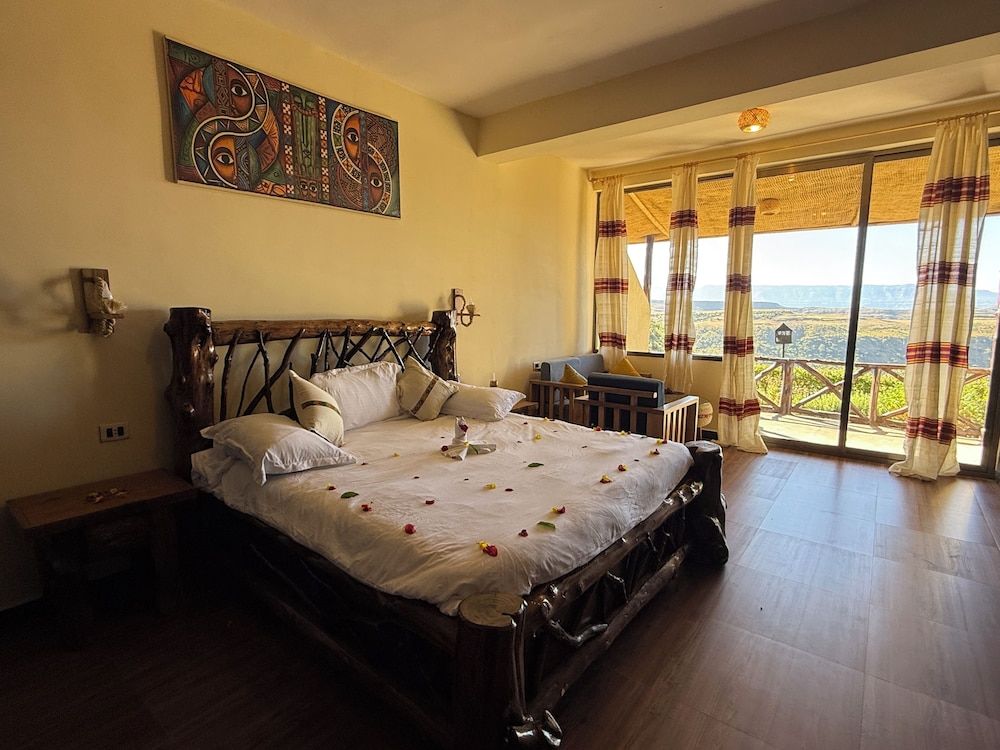 Hilltop Lodge - Lalibela Suite, Mountain View 2
