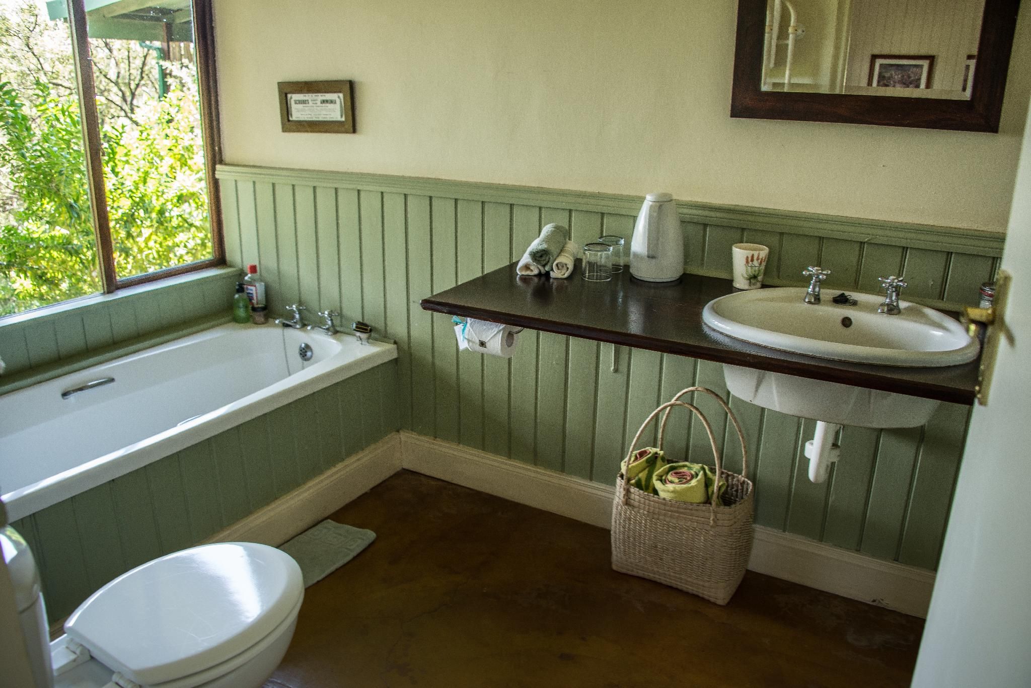 Cottage with Queen Bed