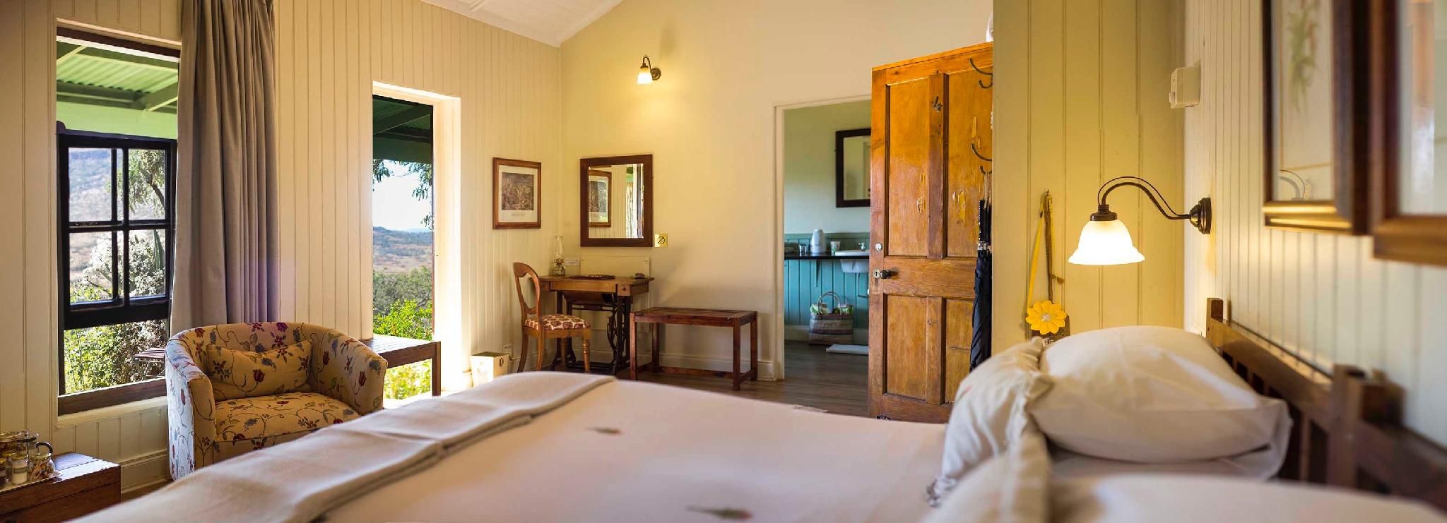 Cottage with Queen Bed